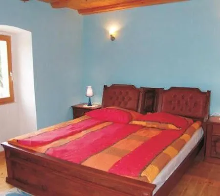 Steinhaus Kastel Buje